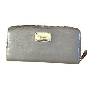 Michael Kors Jet Set Continental Wallet in Gray Pebbled Leather w/ Silver Hardwa